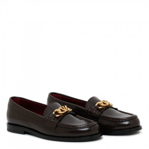 VLogo chain leather loafers 2
