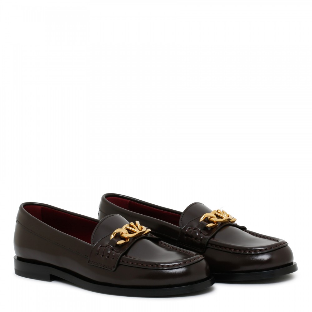 VLogo chain leather loafers