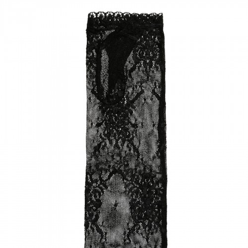 Fingerless lace gloves 2