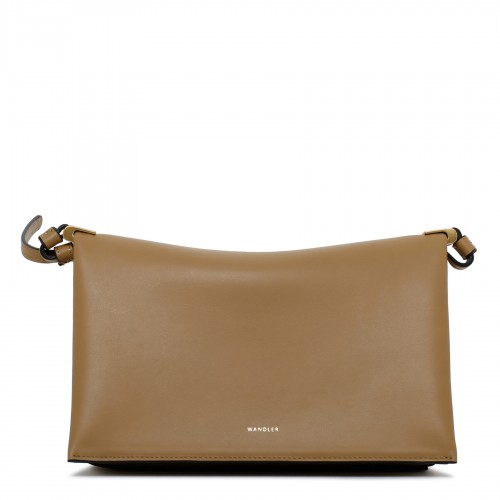 Uma gingerbread-hue baguette